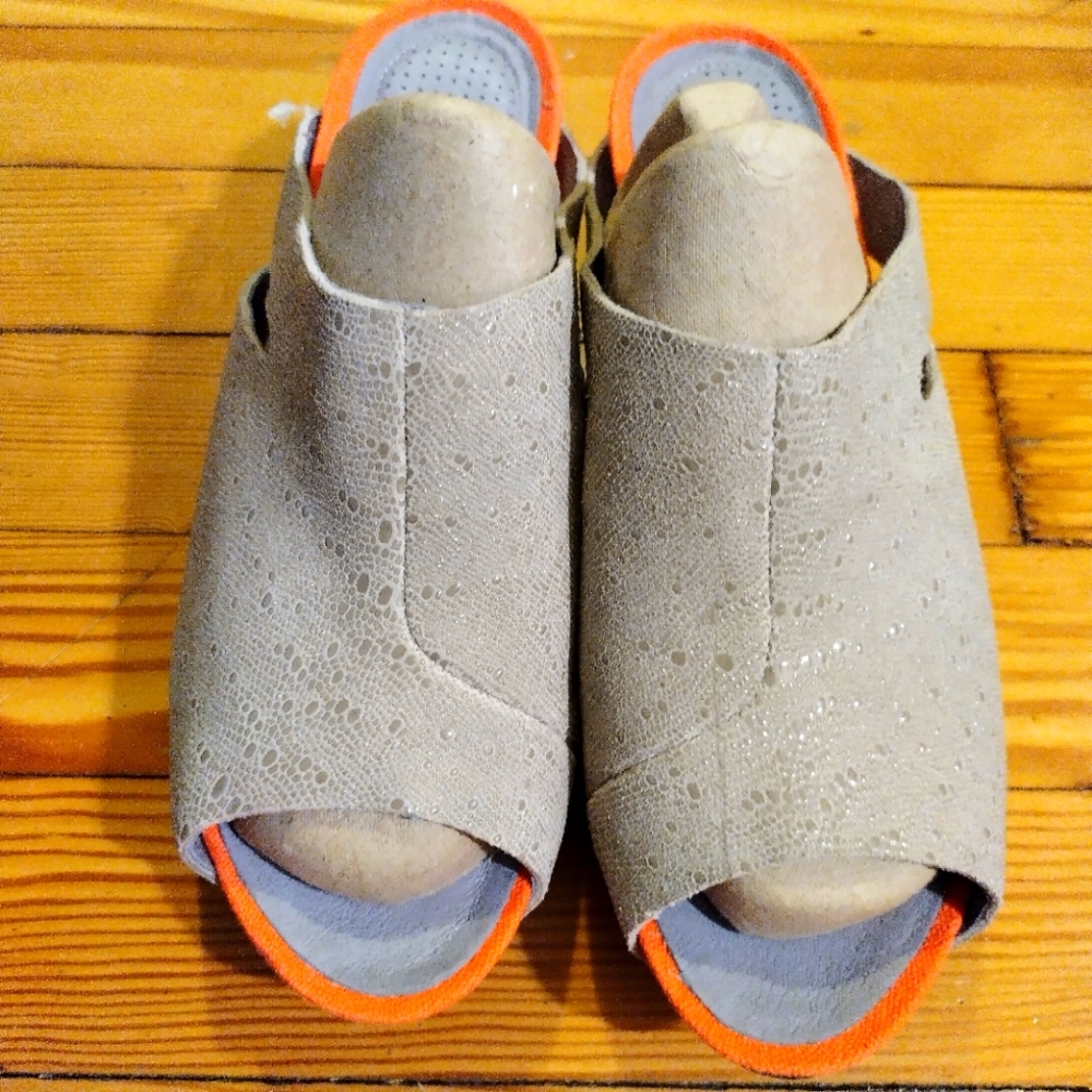 Women's shoes